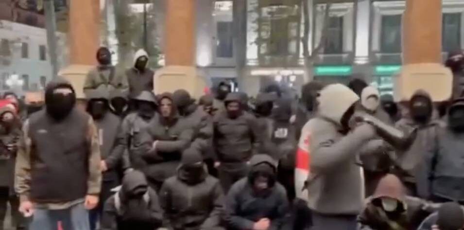   Грузинские боевики готовятся устроить Майдан в Тбилиси. Фото: стоп-кадр видео в т-г Олега Царева