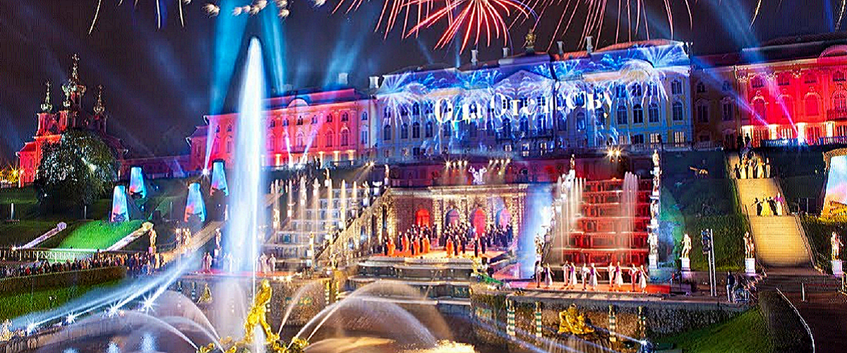 Таким увидел шоу 22.09.2018 в Петергофе белорусский туристический портал Holiday.by