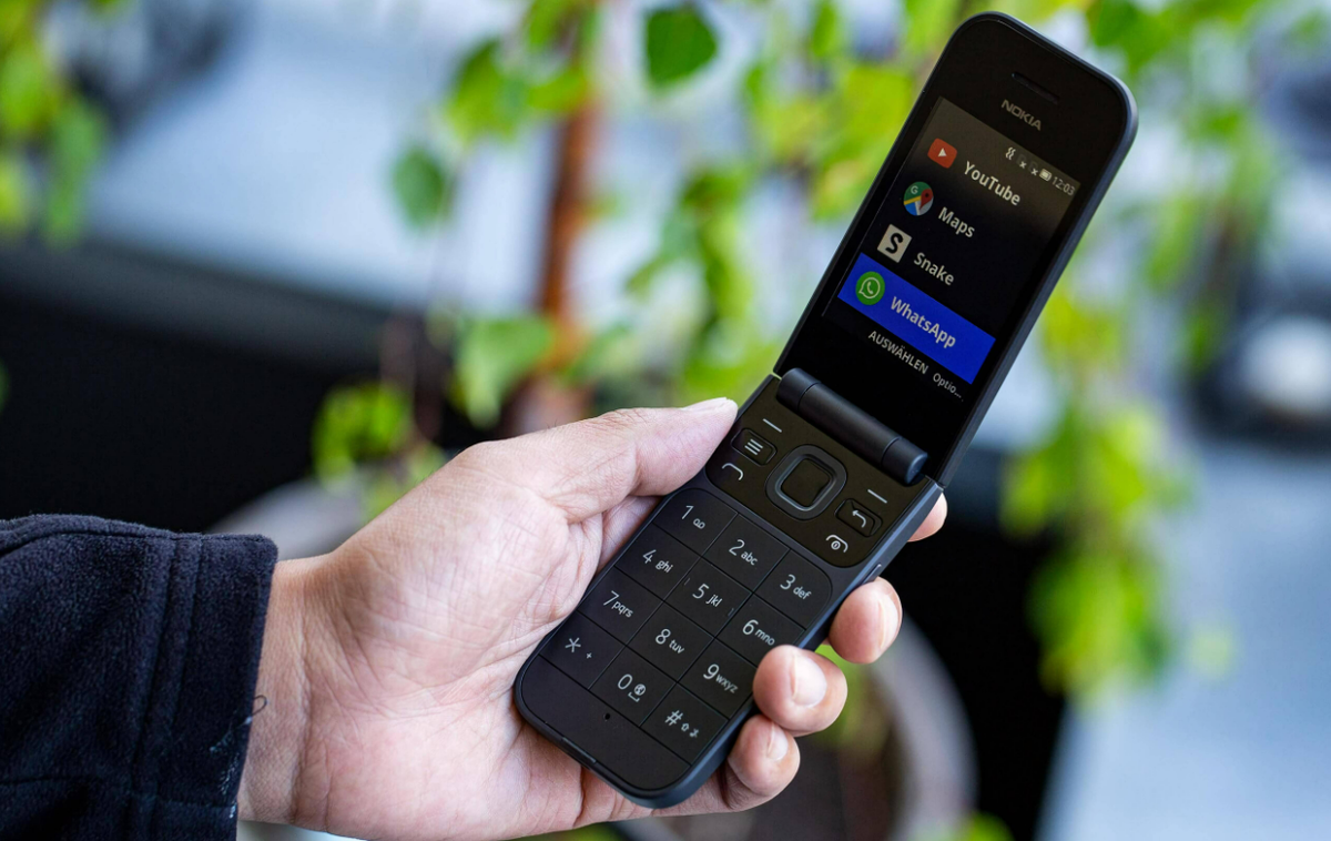 Лучшие телефоны раскладушки в 2025 году