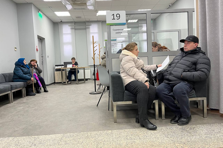 Мария Лисицына / РБК📷Прием заявлений на жилищный сертификат у жителей Суджанского района в Курске