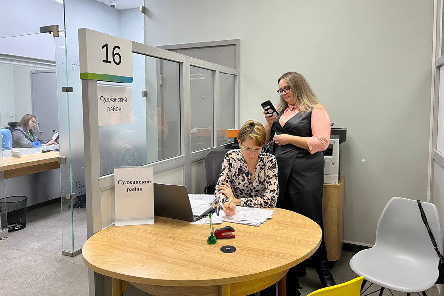 Мария Лисицына / РБК📷Прием заявлений на жилищный сертификат у жителей Суджанского района в Курске