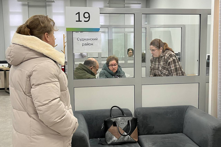 Мария Лисицына / РБК📷Прием заявлений на жилищный сертификат у жителей Суджанского района в Курске