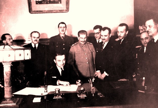 Подписание советско-французского договора о союзе (Из свобоных источников)