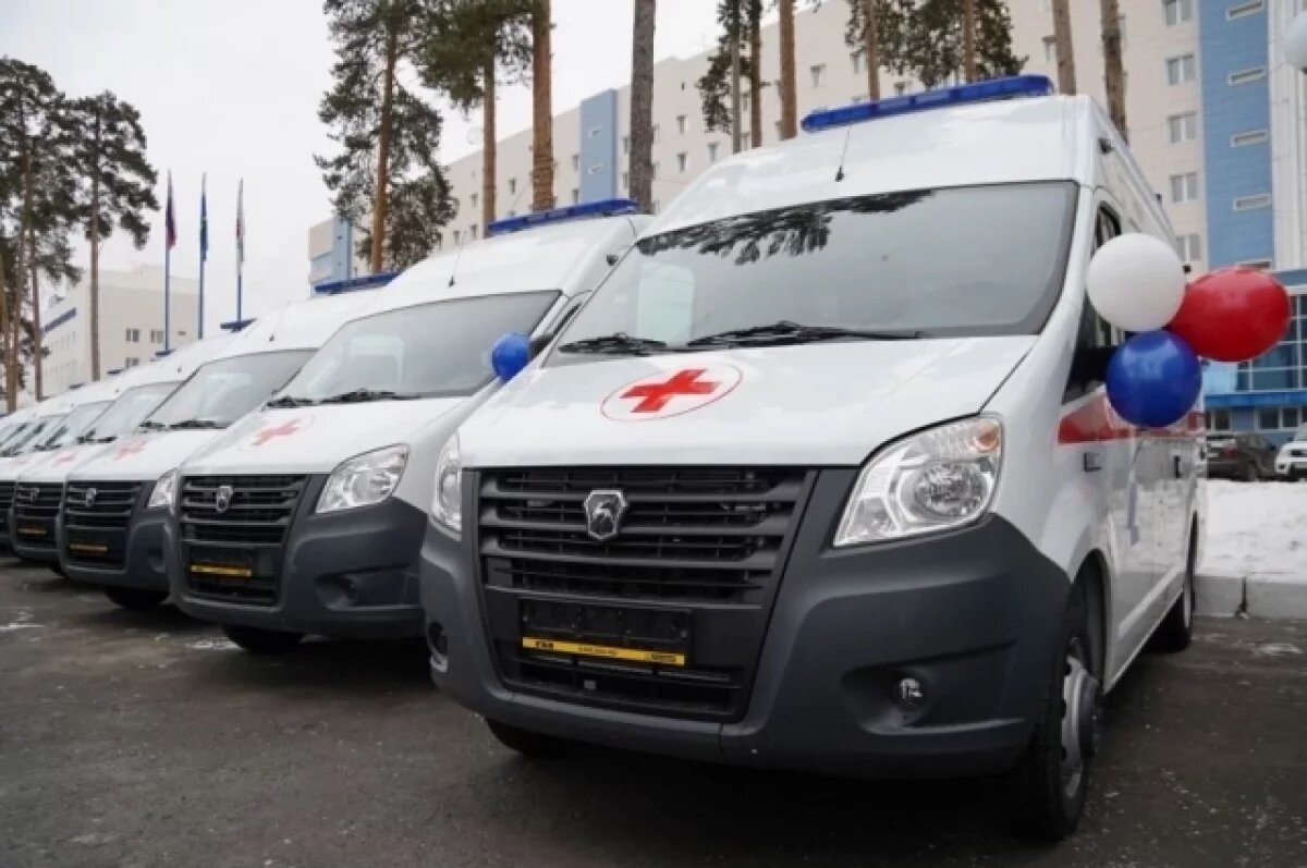    Свердловские больницы получили еще 23 машины скорой помощи