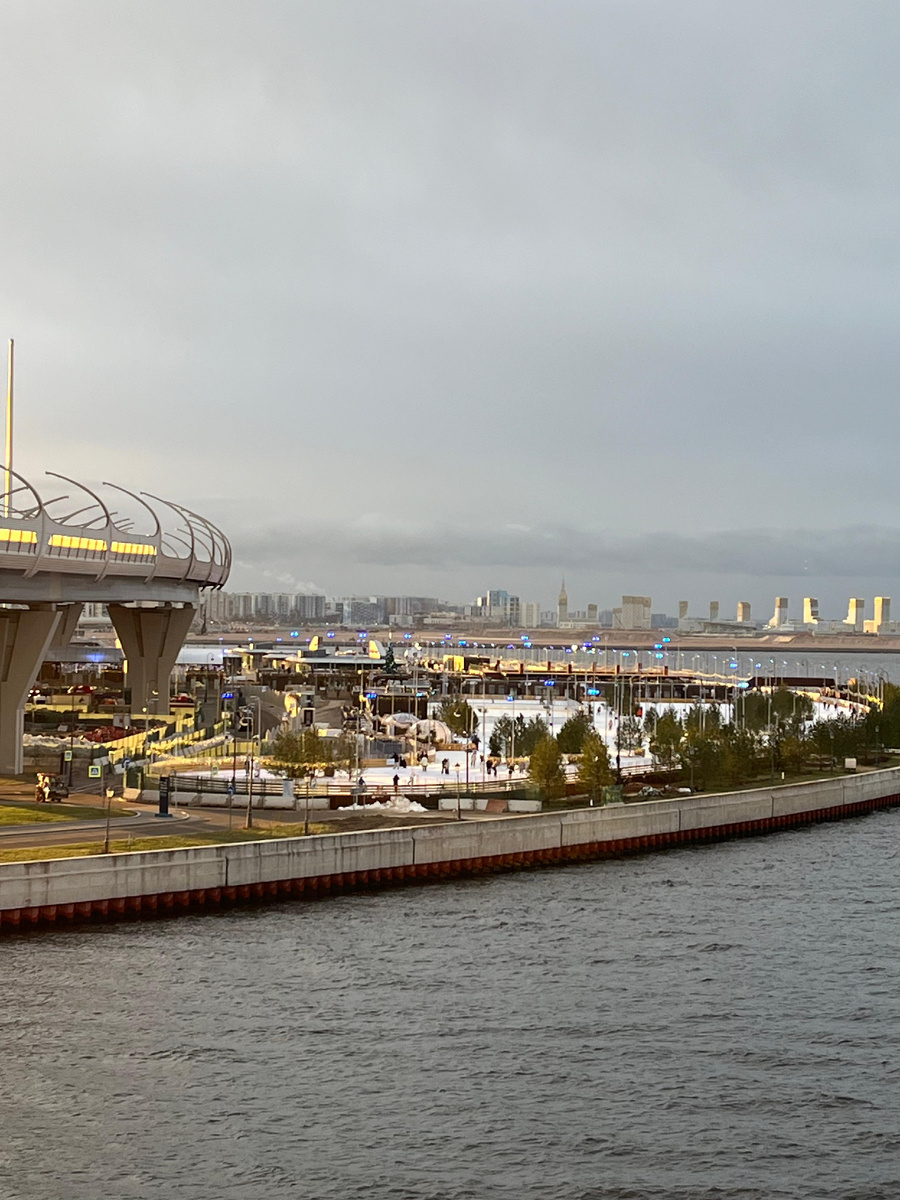 Вид на каток с Яхтенного моста