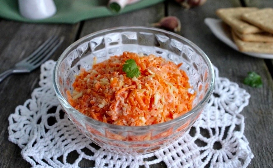 Удивительно вкусные салаты времен СССР для праздничного стола.