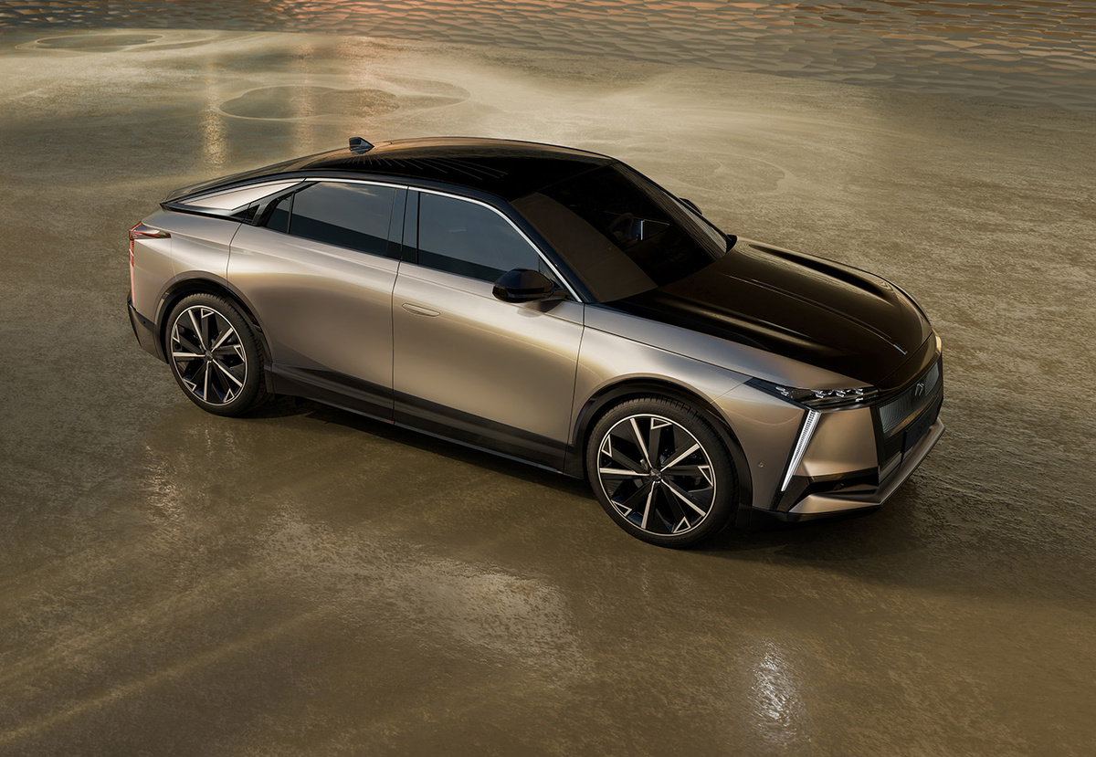 DS №8. Фото: Stellantis