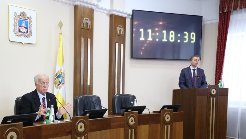    Сергей Измалков отчитался об исполнении госпрограммы депутатам Ставрополья Фото: пресс-служба Думы СК