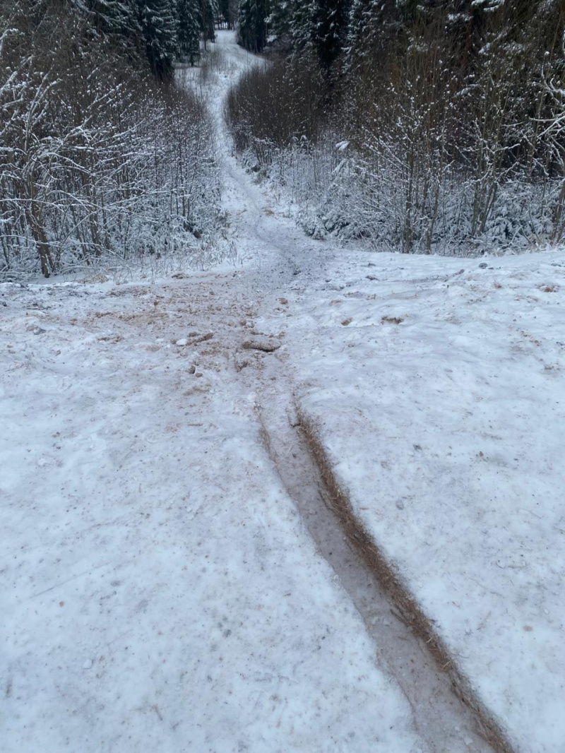    Мотоциклисты создают угрозу спортсменам и покрытию трасс на КурганеЦентр спортивной подготовки / ВК