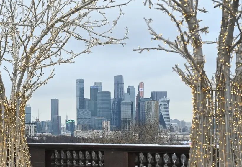     Смотровая площадка на Воробьевых горах в Москве. © РИА Новости. Илья Питалев