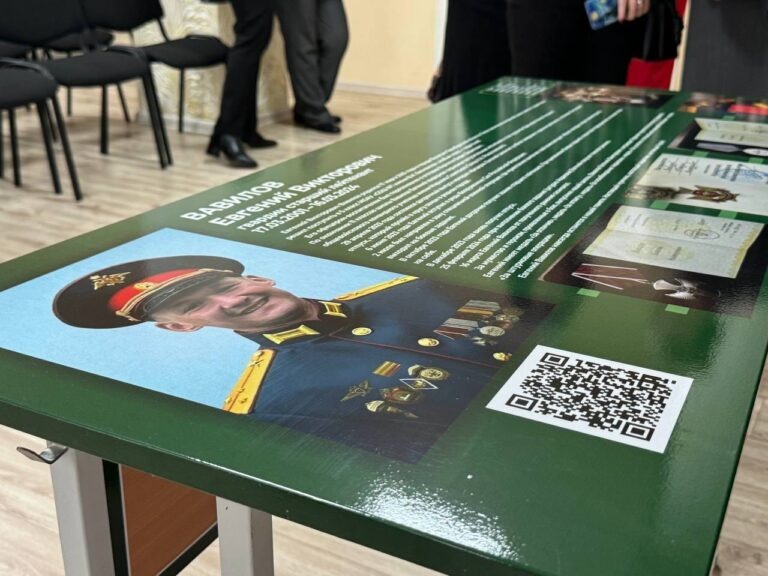    В Бузулукской школе открыли Парту Героя в честь бойца СВО Евгения Вавилова Кристина Просвиркина