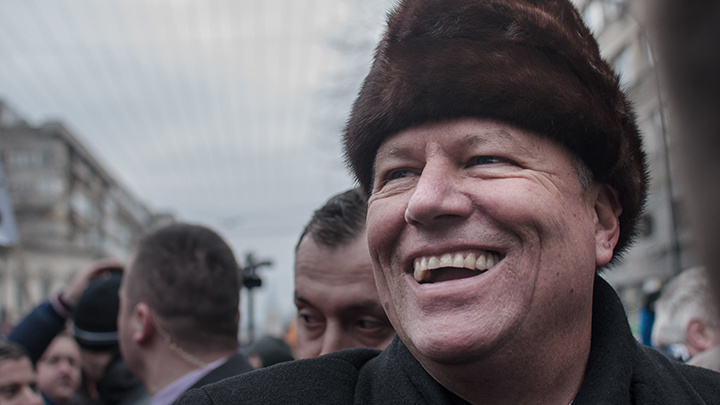    "Выбери меня! Или такого, как я... Иначе никуда не уйду!" В Европе появился ещё один "просроченный президент"- Клаус Йоханнис.