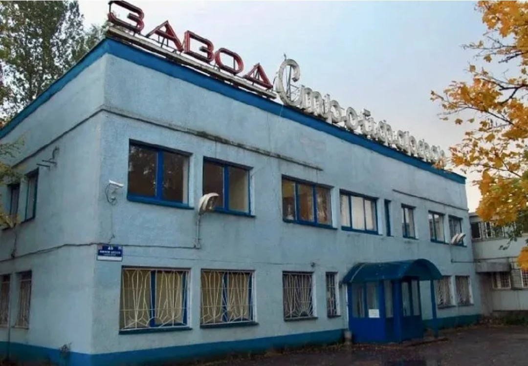 Нашёл в тырнете. Это заводоуправление.