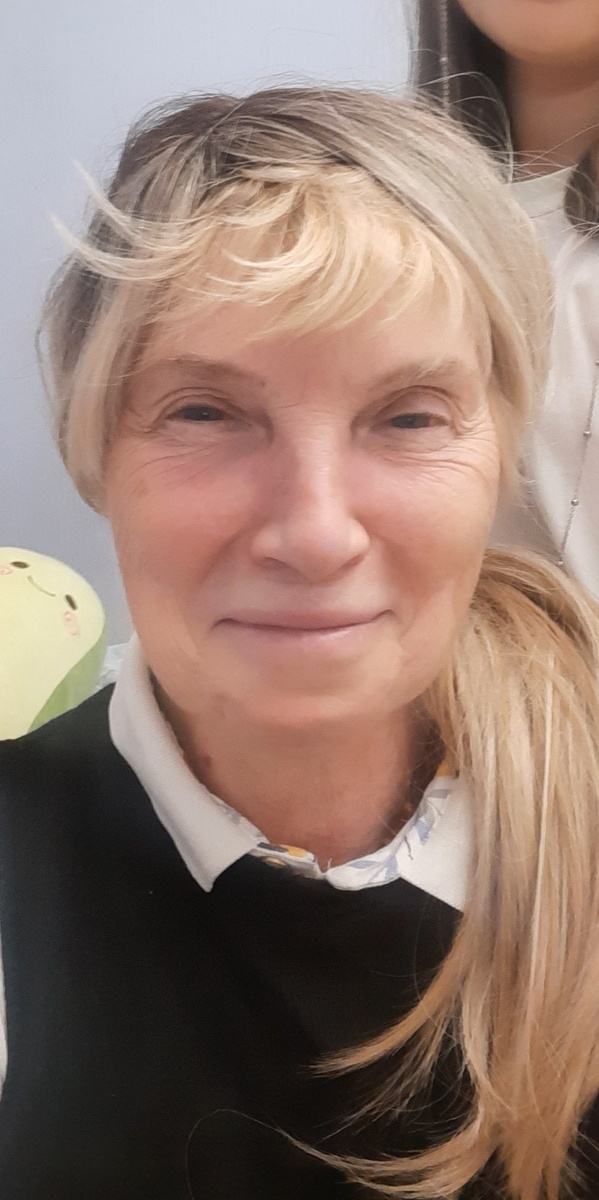 Няня в парике