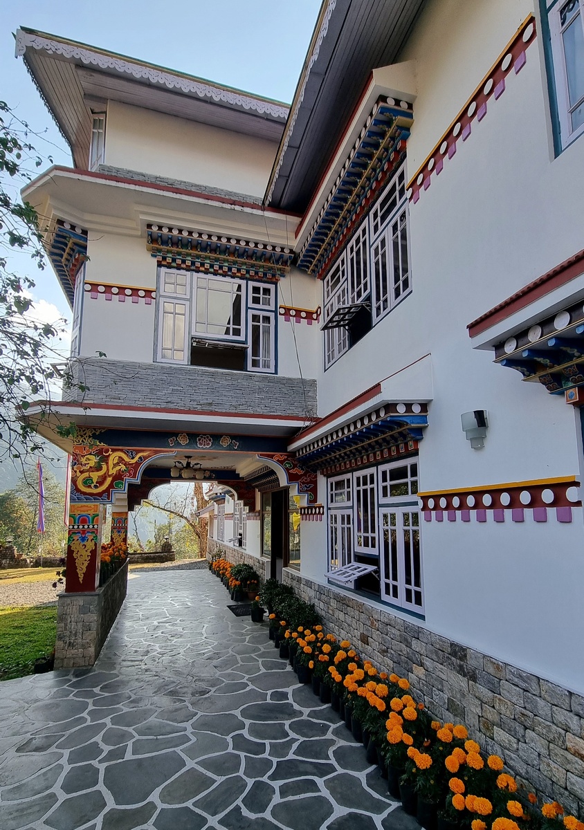 Так выглядит гестхаус в индийской деревне, но внутри все не так радужно, как снаружи