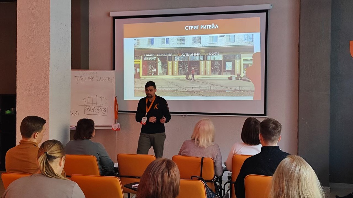 Никита Иванов ведет блок "Подбор и оценка локации" на Курсе собственника пекарни в Учебном центре Хлебник