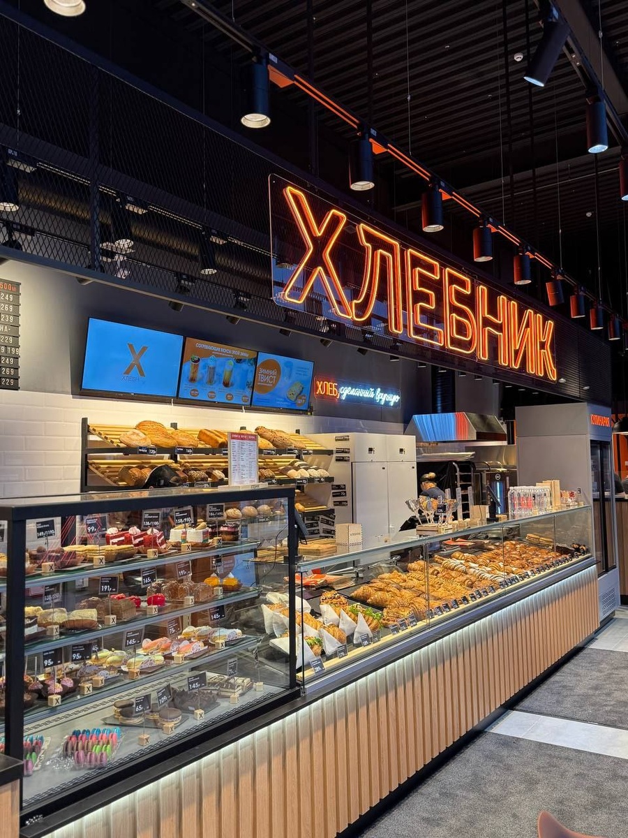 Витрины пекарни "Хлебник" по адресу Трасса Скандинавия, 51 км