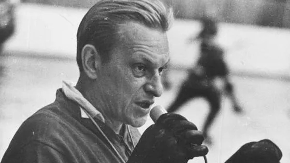 Тренер из команды железнодорожников