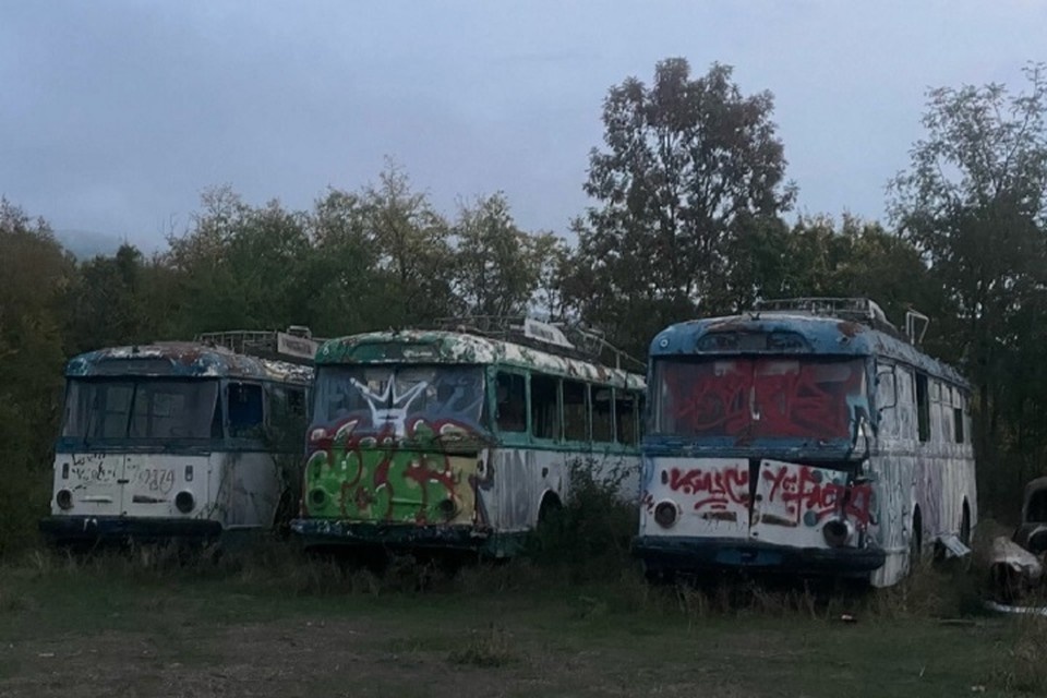    Списанные чешские "шкоды", которые славились своим мощным двигателем. Фото: Никита Ферштейн