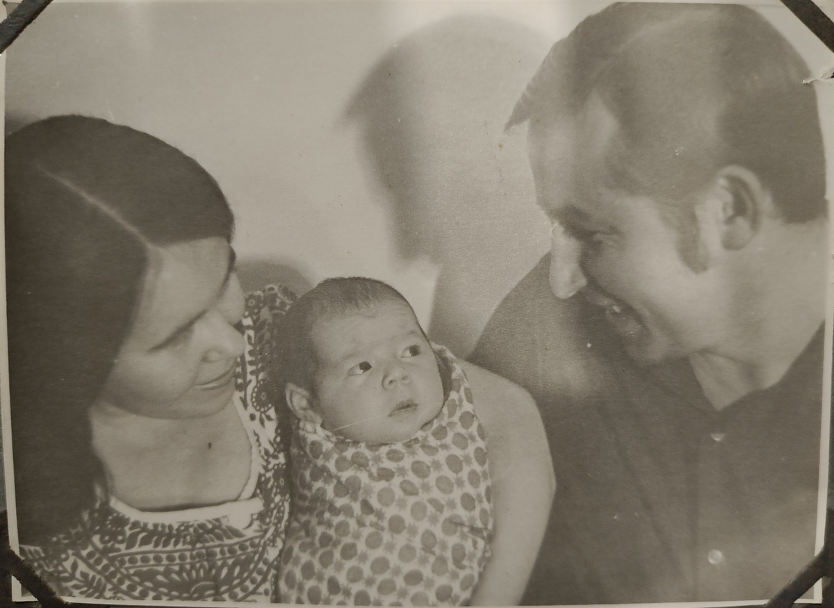 Хороша была бы такая чернявая Снежана, прадед то был цыган . 😁😁