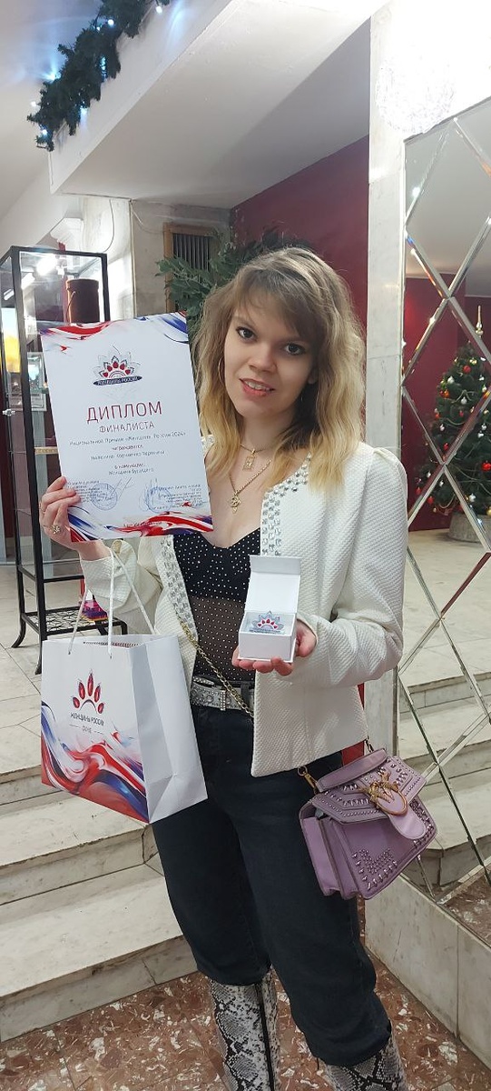 Финалистка Национальной премии России "Женщины России" певица Вероника Малюгина-Корниенко 