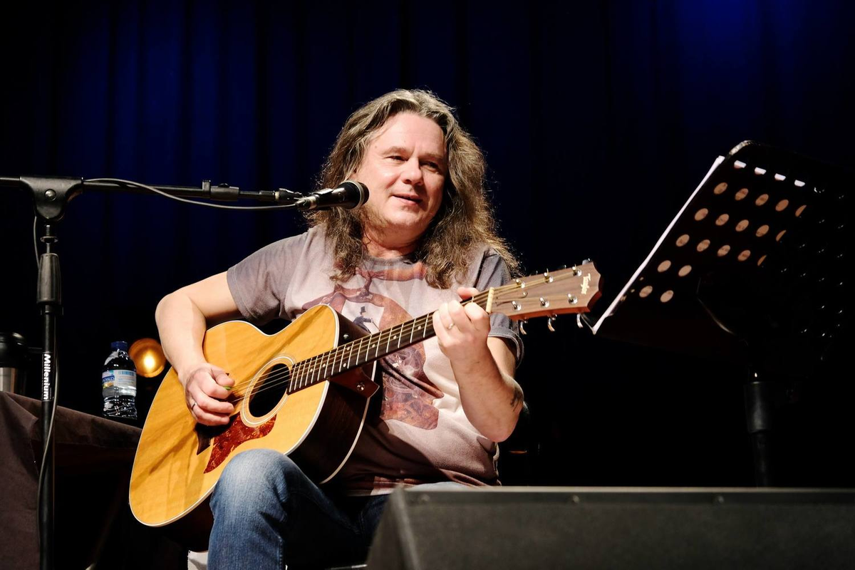 Сергей Чиграков - лидер группы «Чиж & Co», один из исполнителей песни «Фантом» (фиои)