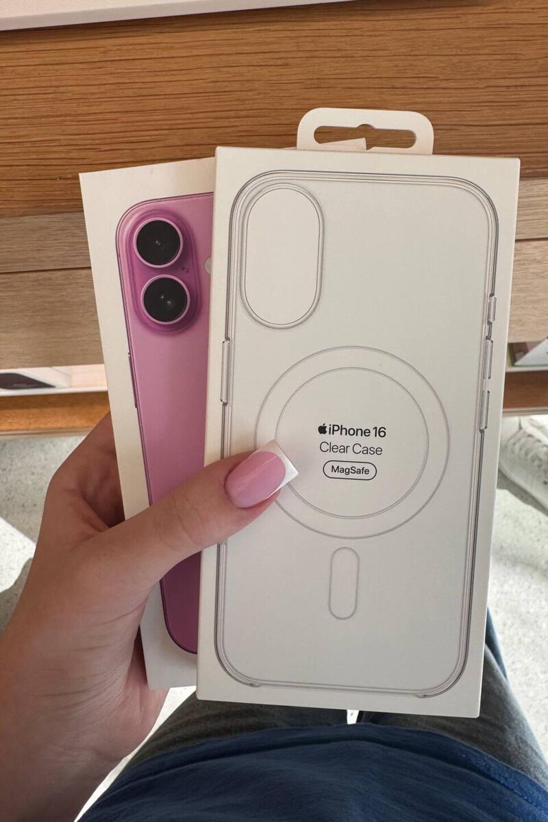    Дочь Филиппа Киркорова купила себе новый телефон Социальные сети