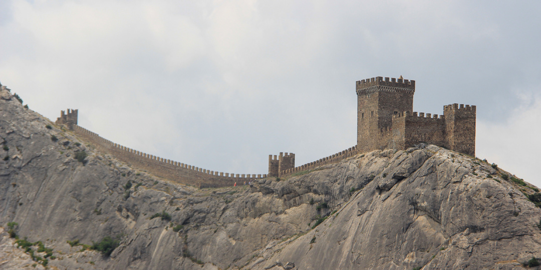 Генуэзская крепость в Судаке - зимнее волшебство Крыма