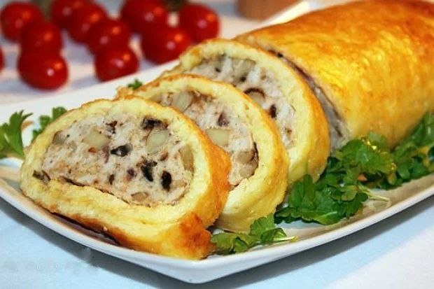 Сырный рулет с куриной начинкой и грибами  