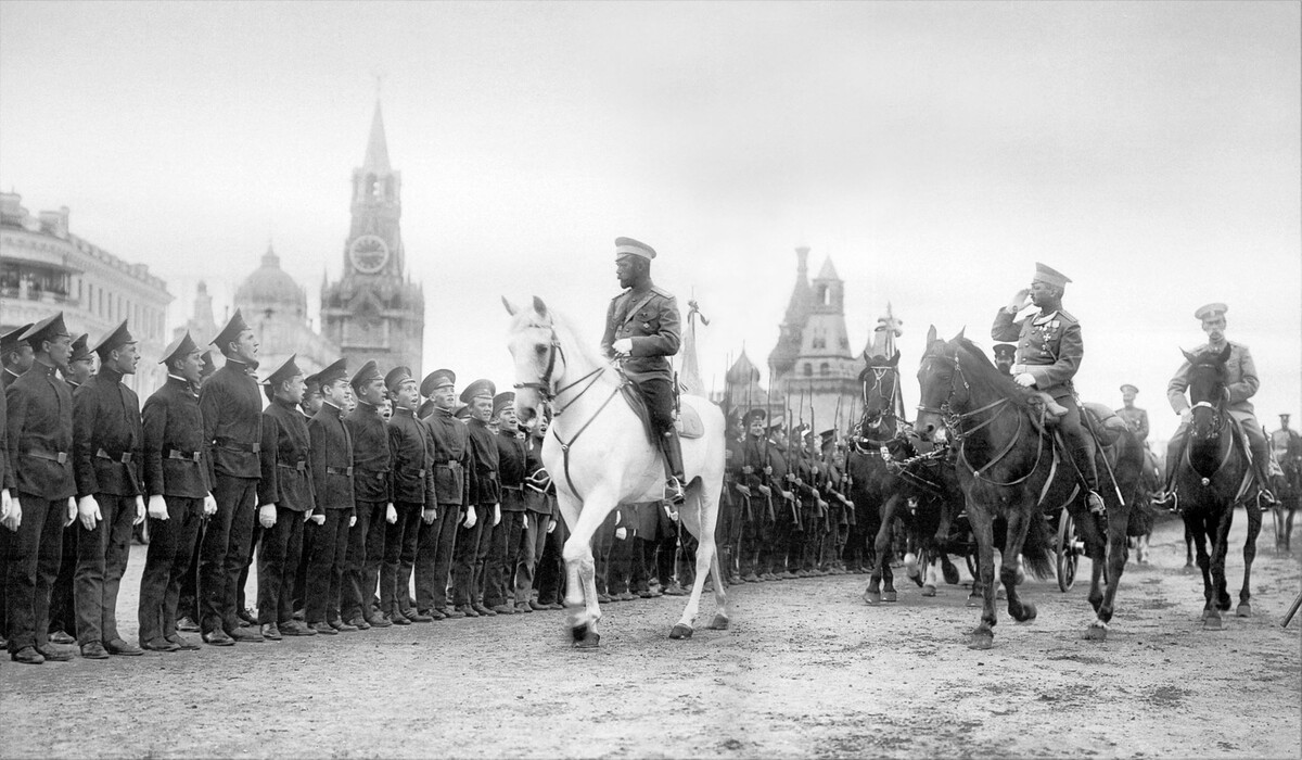 Парад в Москве в честь столетия Отечественной войны (1912). Николай II - на белом коне