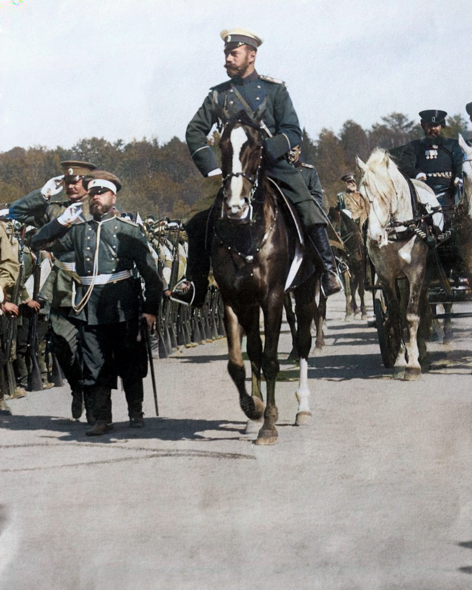 Николай II на параде (1914)