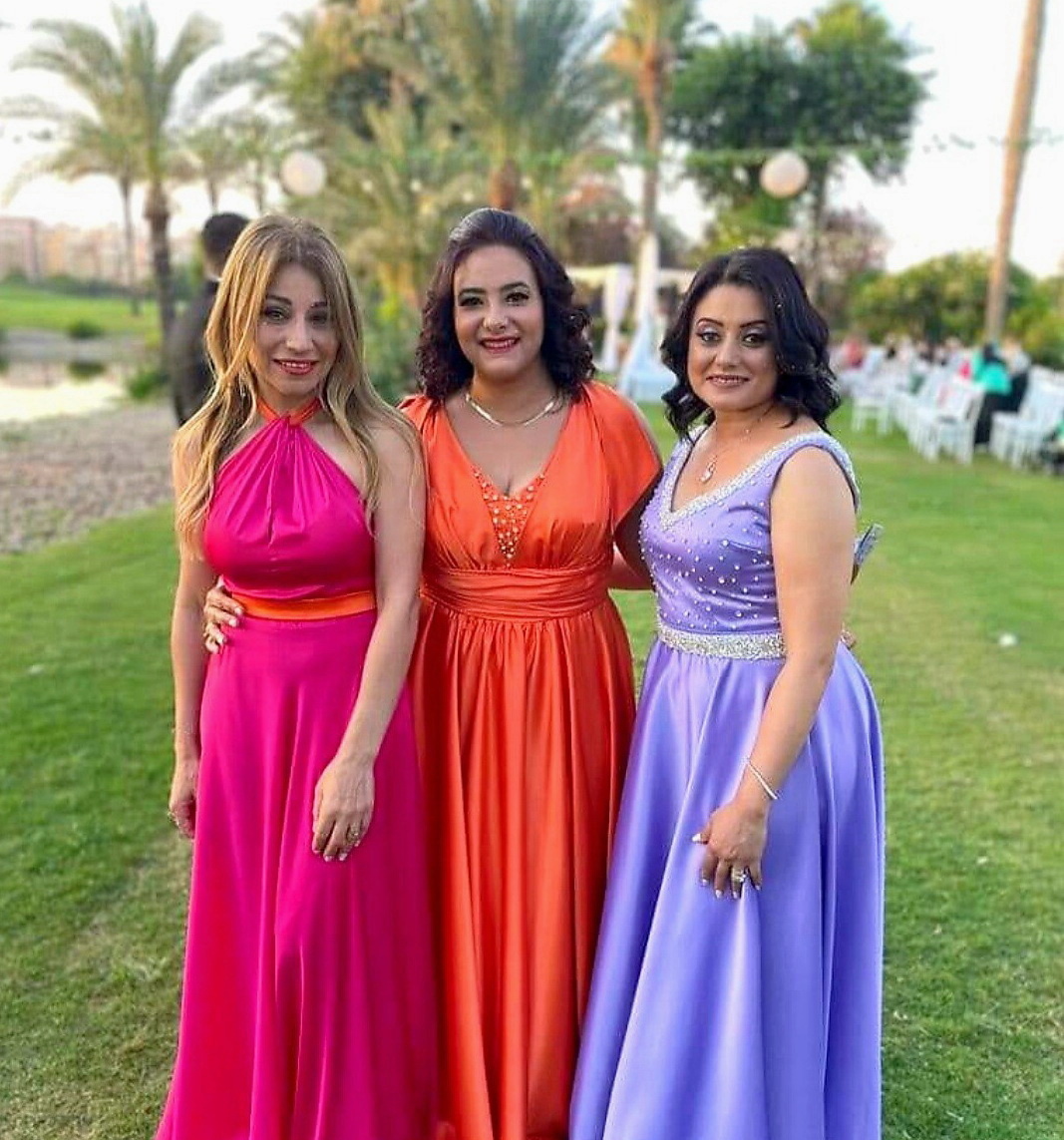 Египтянки на свадьбе в пошитых по такому поводу платьях