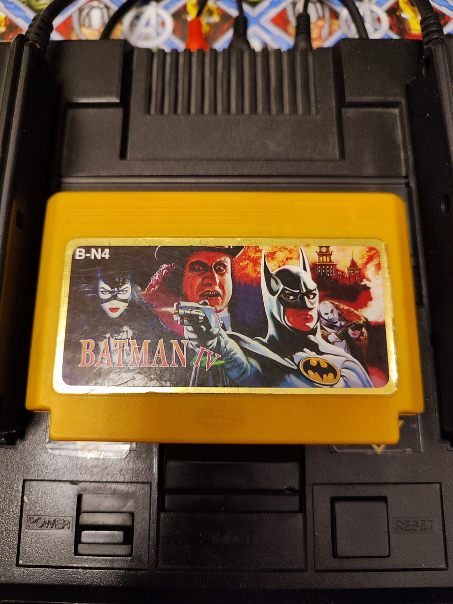 Фото сделаны мной. На фото игра Игра "Бэтмен 4". Оригинал игры "Batman: Return of the Joker" был разработан и издан Sunsoft в 1991,.г. для NES. Фото демонстрирует начальную заставку игры, а так же общий визуальный фон игры. Подробнее об этом рассказано в статье. Все материалы принадлежат правообладателям и размещены исключительно в информационных целях.