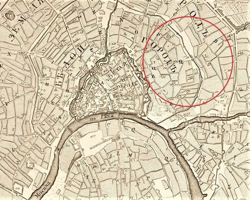 На фотографии: Фрагмент «Плана императорского столичного города Москвы, сочиненный под смотрением архитектора Ивана Мичурина в 1739 году».

Заглавие его легенды: «Чертеж местоположения Москвы, в котором означены не только Кремль, Китай город, Белый город и Земляной город, но и все находящиеся в оном ворота, улицы, … подворья, реки, пруды, сады и прочия знатнейшия места».
