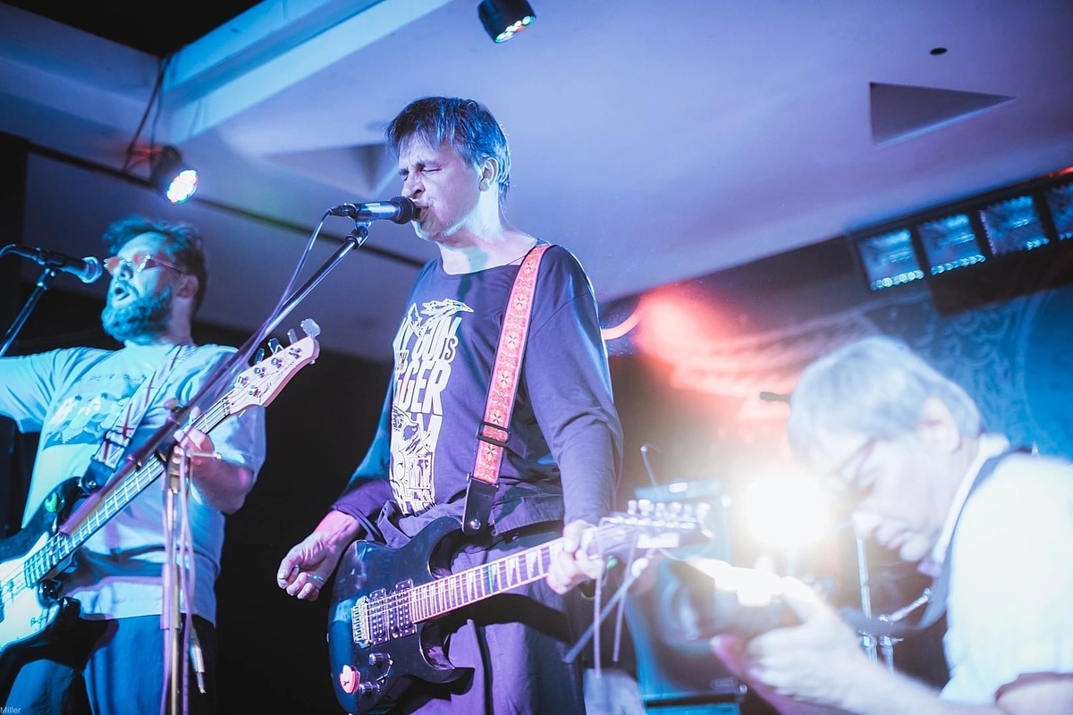 Группа ЧЕРНОЗЁМ. Фото из архива группы  в ВК