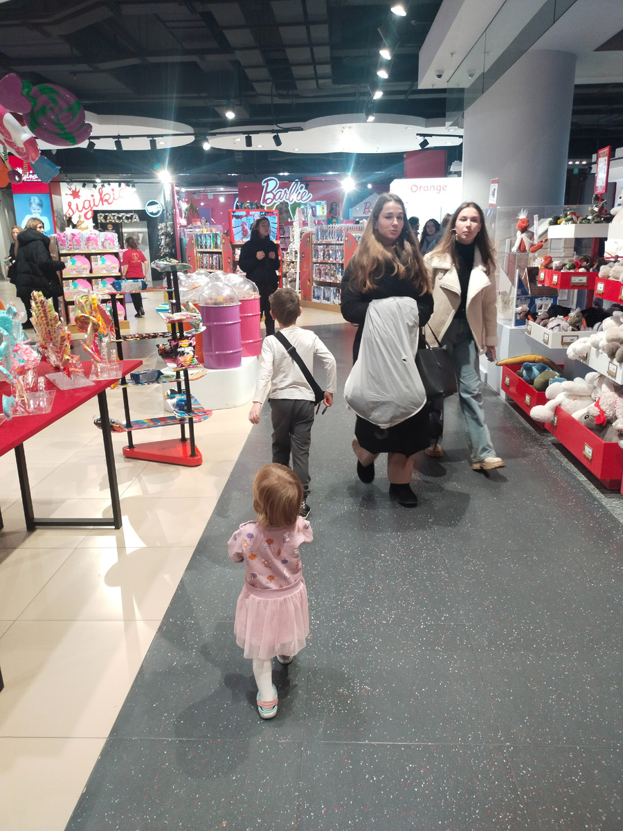 Мира - хвостик Макса