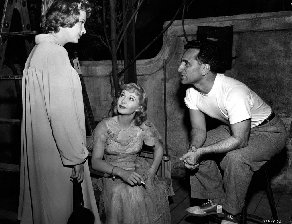 кадр со съёмок фильма "Трамвай "Желание"" 1951 года, режиссёр Элиа Казан. Источник фото: https://www.kinopoisk.ru/film/486/shooting/page/1/