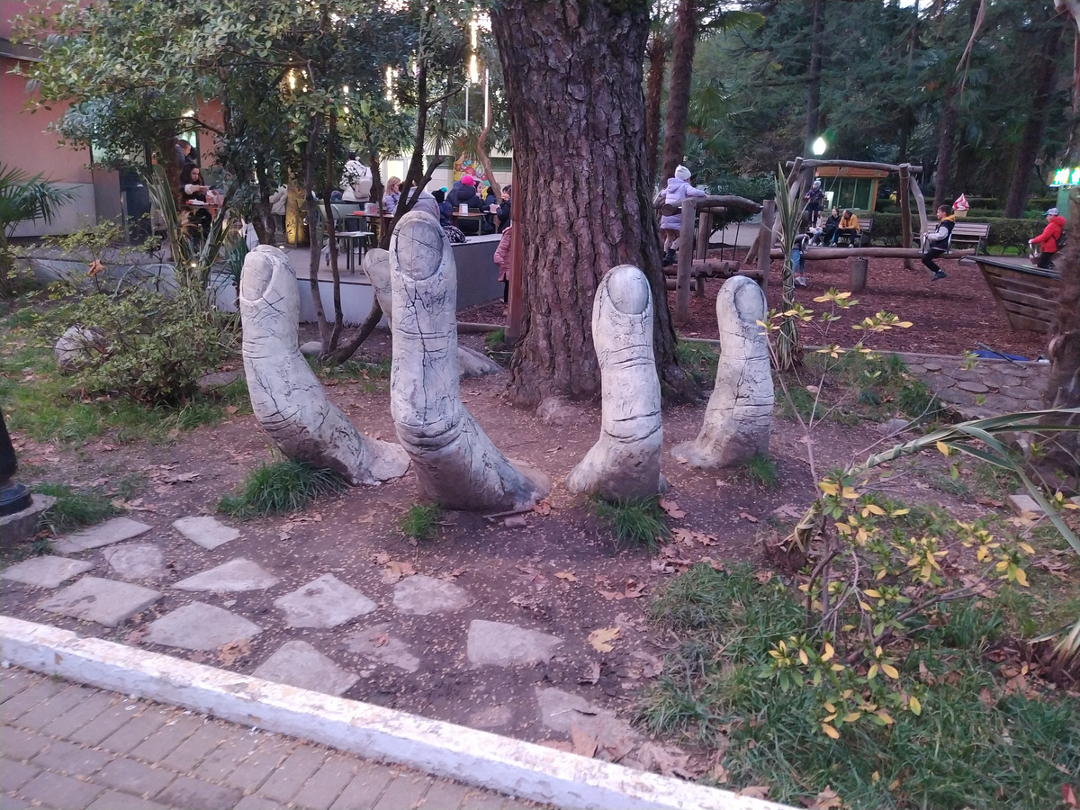 Парк "Ривьера" в Сочи — это интересные арт-объекты