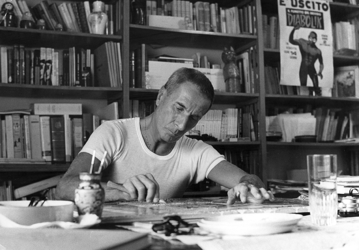 Дино Буццати Траверсо (16 октября 1906 - 28 января 1972 )