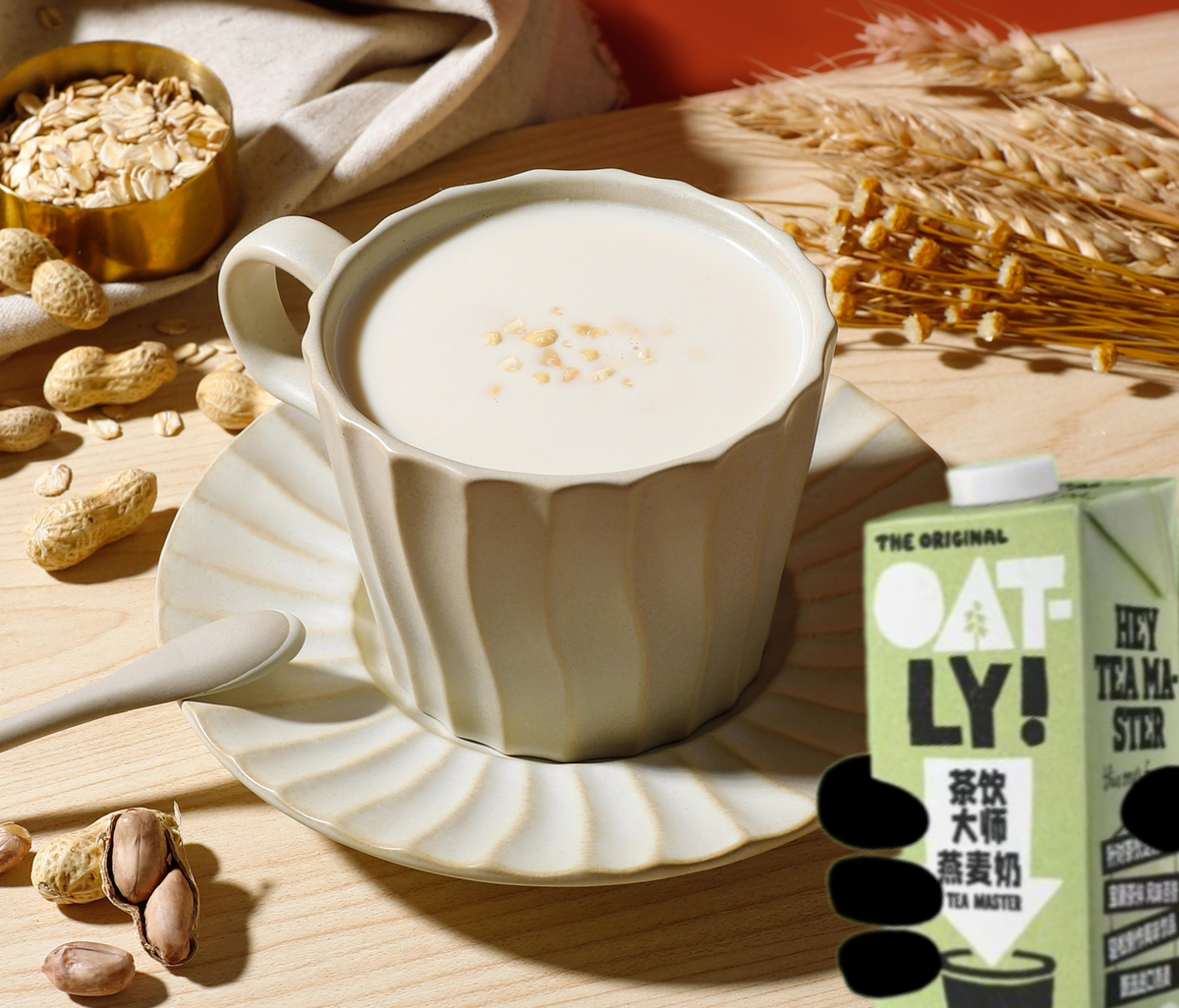 Горячее молоко "Арахис". Рецепт недели от Oatly Tea Master