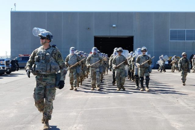 Национальная гвардия выдвигается в Твин-ситиз