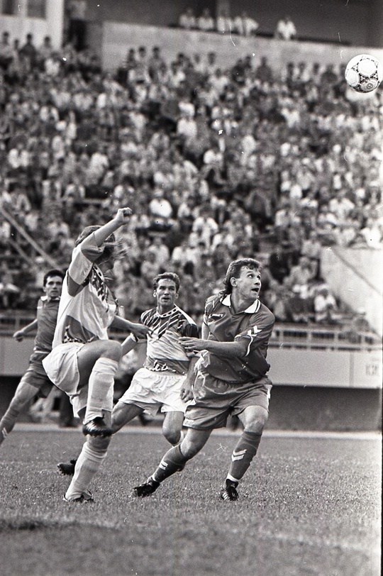 Игорь Владимирович Ляхов справа