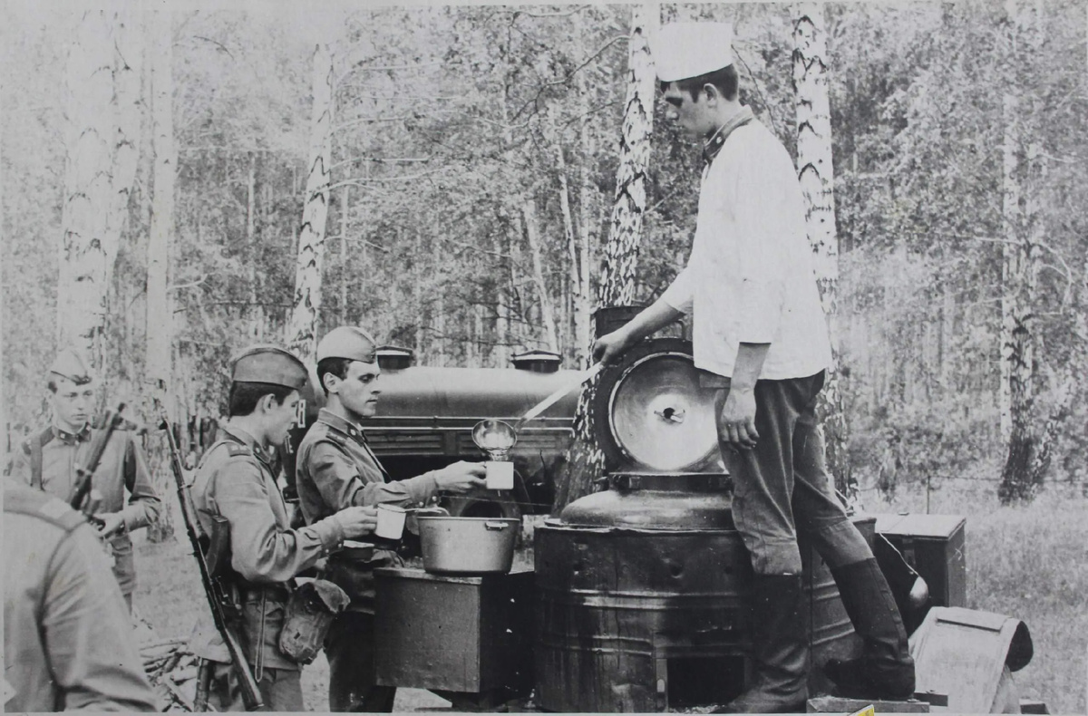 Кто кого кормил. Фото Александр Бакута.