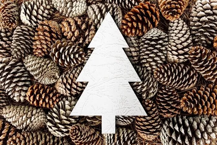  Экостиль, в том числе в украшении новогодней елки, определяют натуральные материалы, простота и лаконичность   ©freepik.com/freepik