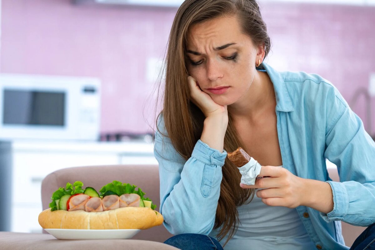 Почему во время стресса хочется есть