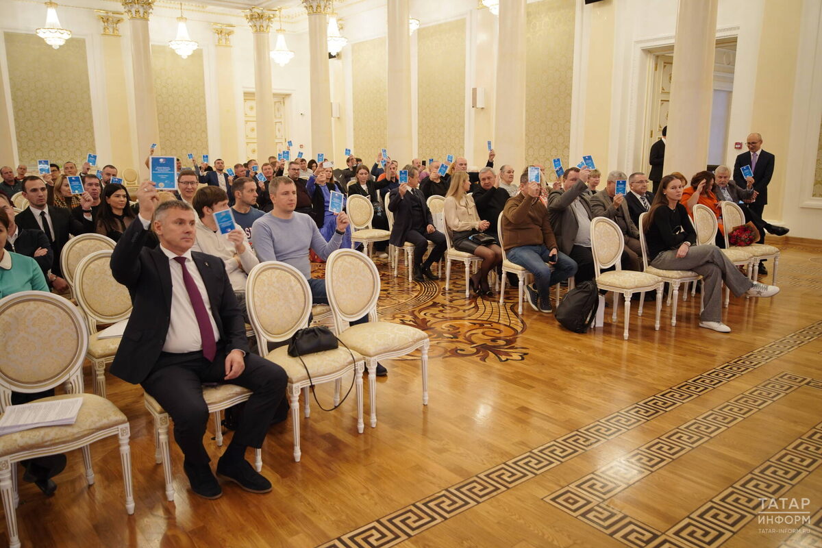 Легенда российского тенниса на отчетно-выборной конференции в Казани переизбрался на пост главы Федерации тенниса России. Фото: © Владимир Васильев / «Татар-информ»