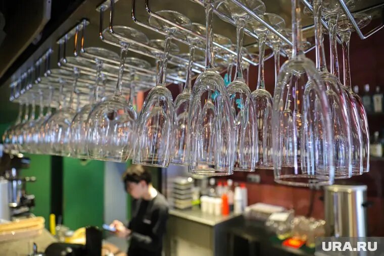 Цены вырастут на все позиции алкомаркетов. Фото: Размик Закарян © URA.RU