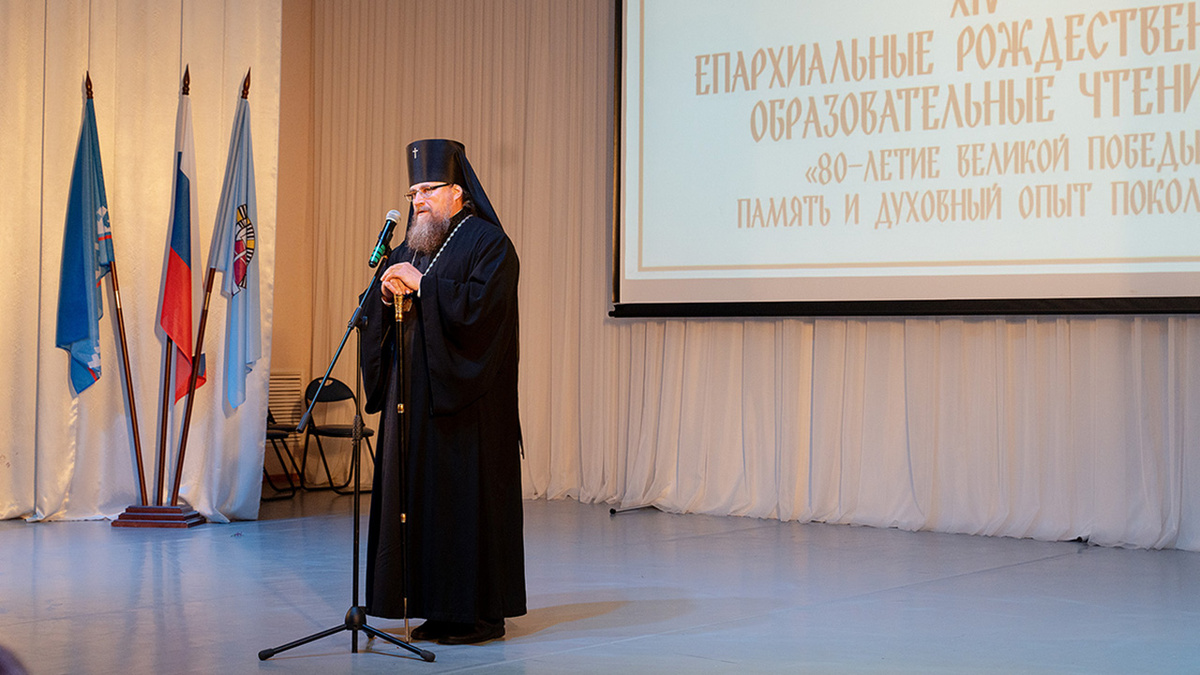 Архиепископ Салехардский и Новоуренгойский Николай приветствовал участников XIV Епархиальных  Рождественских образовательных чтений. Фото Елены Вишневской