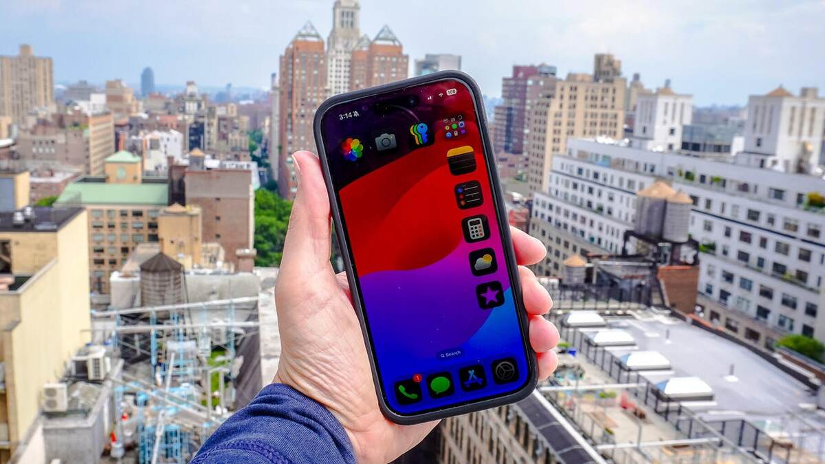 Как установить iOS 18.2?
