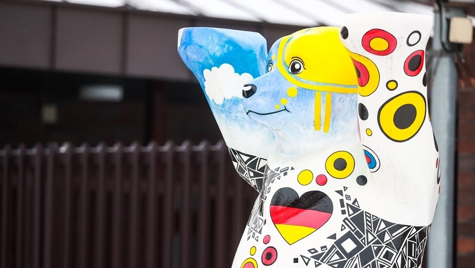    Скульптура в виде медведя возле здания посольства Германии в Москве Автор фото: Сергей Фадеичев / ТАСС